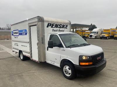 GMC G33903 Box Truck - 401HP, 6 Speed Automatic, Roll up Door