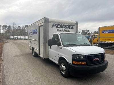 GMC G33903 Box Truck - 401HP, 6 Speed Automatic, Roll up Door