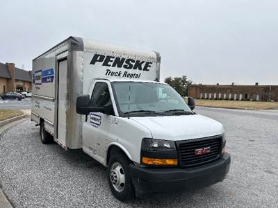 GMC G33903 Box Truck - 401HP, 6 Speed Automatic, Roll up Door