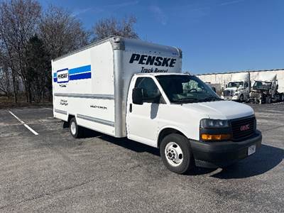GMC G33903 Box Truck - 341HP, 6 Speed Automatic, Roll up Door