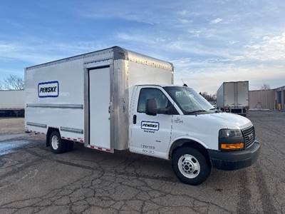 GMC G33903 Box Truck - 401HP, 6 Speed Automatic, Roll up Door