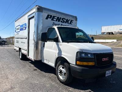 GMC G33903 Box Truck - 401HP, 6 Speed Automatic, Roll up Door