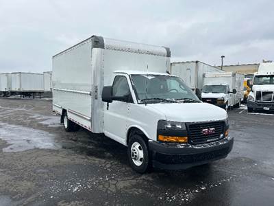 GMC G33903 Box Truck - 401HP, 6 Speed Automatic, Roll up Door