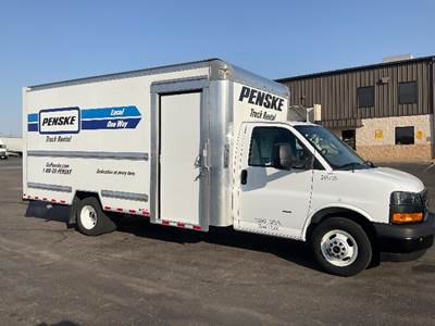 GMC G33903 Box Truck - 401HP, 6 Speed Automatic, Roll up Door