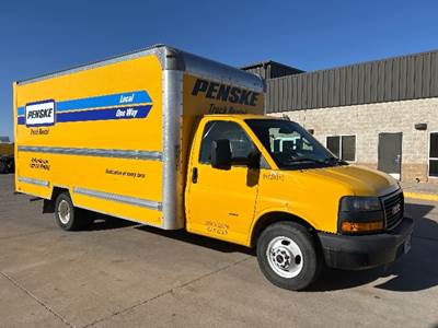 GMC G33903 Box Truck - 401HP, 6 Speed Automatic, Roll up Door