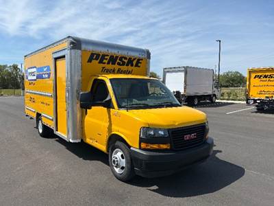GMC G33903 Box Truck - 401HP, 6 Speed Automatic, Roll up Door