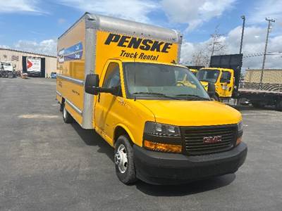 GMC G33903 Box Truck - 401HP, 6 Speed Automatic, Roll up Door