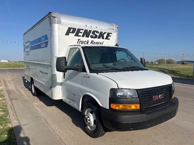 GMC G33903 Box Truck - 401HP, 6 Speed Automatic, Roll up Door