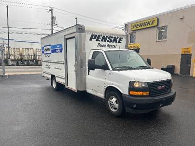 GMC G33903 Box Truck - 401HP, 6 Speed Automatic, Roll up Door