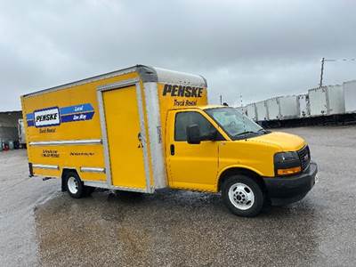 GMC G33903 Box Truck - 401HP, 6 Speed Automatic, Roll up Door