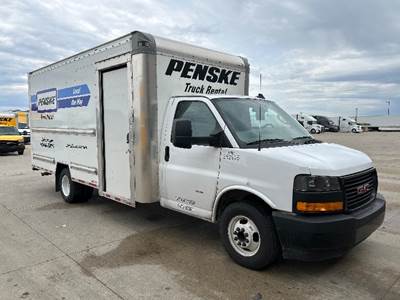 GMC G33903 Box Truck - 401HP, 6 Speed Automatic, Roll up Door