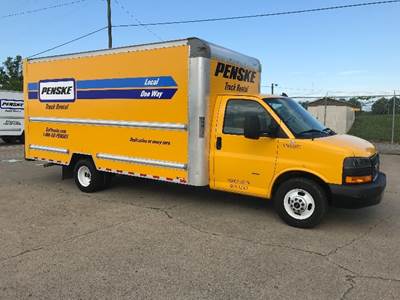 GMC G33903 Box Truck - 341HP, 6 Speed Automatic, Roll up Door