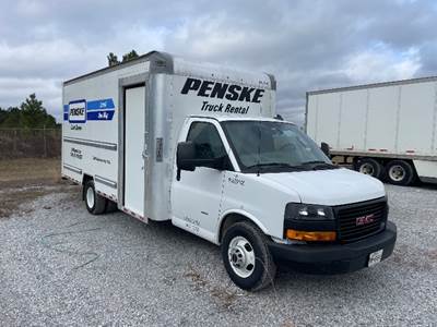 GMC G33903 Box Truck - 401HP, 6 Speed Automatic, Roll up Door