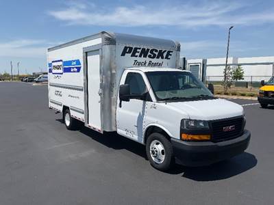 GMC G33903 Box Truck - 401HP, 6 Speed Automatic, Roll up Door