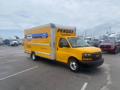 GMC G33903 Box Truck - 401HP, 6 Speed Automatic, Roll up Door
