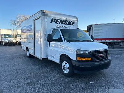 GMC G33903 Box Truck - 401HP, 6 Speed Automatic, Roll up Door
