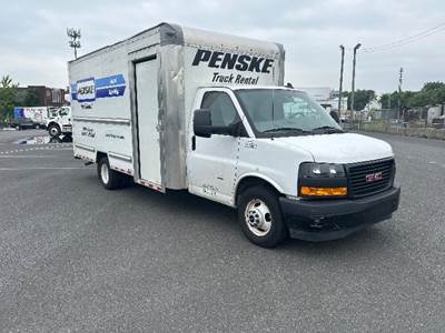 GMC G33903 Box Truck - 401HP, 6 Speed Automatic, Roll up Door