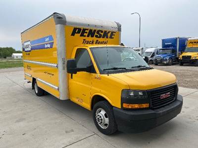 GMC G33903 Box Truck - 401HP, 6 Speed Automatic, Roll up Door