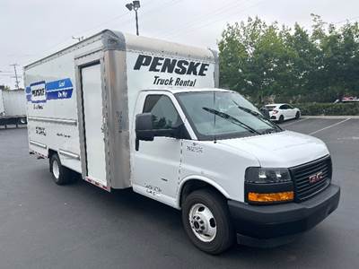 GMC G33903 Box Truck - 401HP, 6 Speed Automatic, Roll up Door