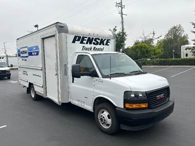 GMC G33903 Box Truck - 401HP, 6 Speed Automatic, Roll up Door