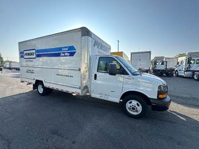 GMC G33903 Box Truck - 401HP, 6 Speed Automatic, Roll up Door