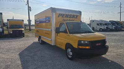 GMC G33903 Box Truck - 401HP, 6 Speed Automatic, Roll up Door