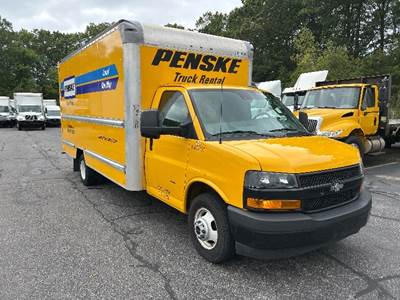 GMC G33903 Box Truck - 401HP, 6 Speed Automatic, Roll up Door