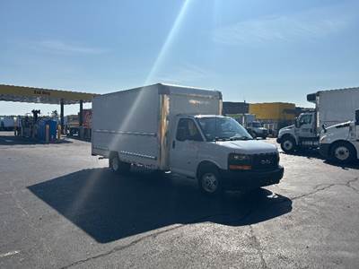 GMC G33903 Box Truck - 401HP, 6 Speed Automatic, Roll up Door