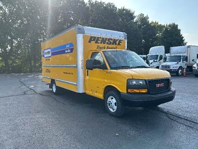GMC G33903 Box Truck - 401HP, 6 Speed Automatic, Roll up Door