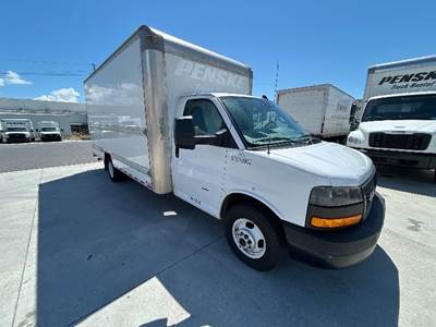 GMC G33903 Box Truck - 401HP, 6 Speed Automatic, Roll up Door