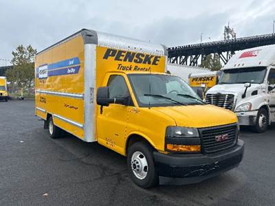 GMC G33903 Box Truck - 401HP, 6 Speed Automatic, Roll up Door