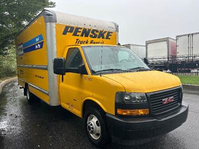 GMC G33903 Box Truck - 401HP, 6 Speed Automatic, Roll up Door