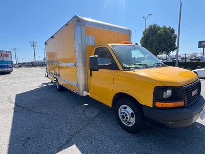 GMC G33903 16 ft Box Truck - 324HP, 6 Speed Automatic, Roll up Door