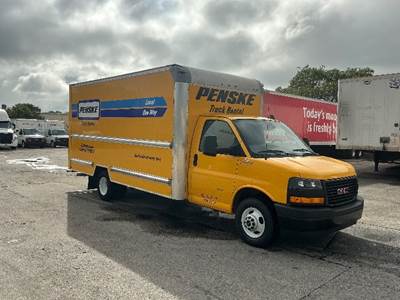 GMC G33903 Box Truck - 401HP, 6 Speed Automatic, Roll up Door