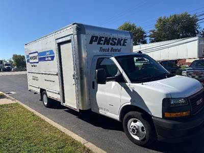 GMC G33903 Box Truck - 401HP, 6 Speed Automatic, Roll up Door