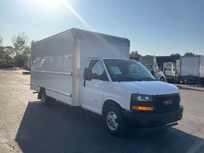 GMC G33903 Box Truck - 401HP, 6 Speed Automatic, Roll up Door