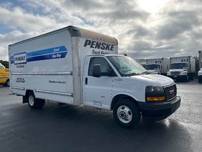 GMC G33903 Box Truck - 341HP, 6 Speed Automatic, Roll up Door