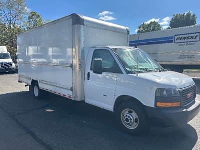 GMC G33903 Box Truck - 401HP, 6 Speed Automatic, Roll up Door