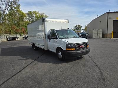 GMC G33903 Box Truck - 401HP, 6 Speed Automatic, Roll up Door