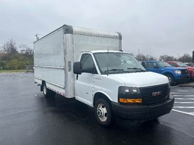 GMC G33903 Box Truck - 401HP, 6 Speed Automatic, Roll up Door
