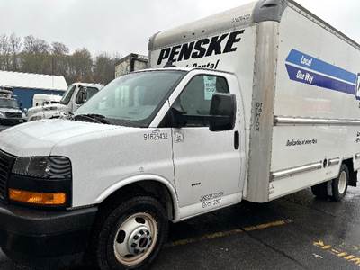 GMC G33903 Box Truck - 401HP, 6 Speed Automatic, Roll up Door