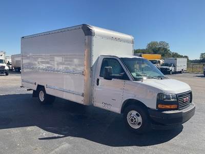 GMC G33903 Box Truck - 401HP, 6 Speed Automatic, Roll up Door