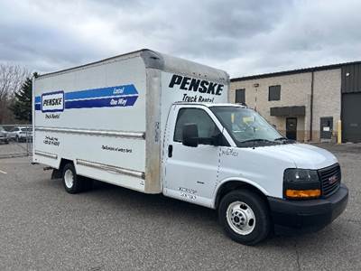 GMC G33903 Box Truck - 401HP, 6 Speed Automatic, Roll up Door