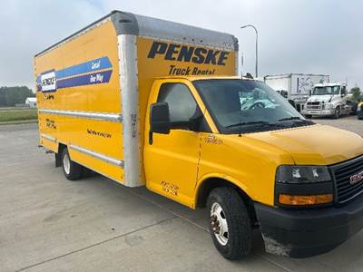 GMC G33903 Box Truck - 401HP, 6 Speed Automatic, Roll up Door