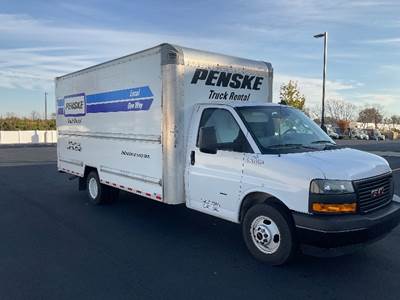 GMC G33903 Box Truck - 401HP, 6 Speed Automatic, Roll up Door