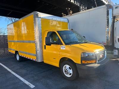GMC G33903 Box Truck - 401HP, 6 Speed Automatic, Roll up Door