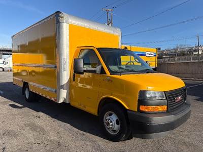 GMC G33903 Box Truck - 401HP, 6 Speed Automatic, Roll up Door
