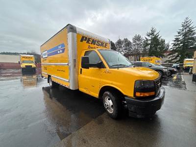 GMC G33903 Box Truck - 401HP, 6 Speed Automatic, Roll up Door