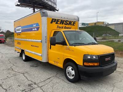 GMC G33903 Box Truck - 401HP, 6 Speed Automatic, Roll up Door