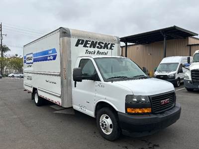 GMC G33903 Box Truck - 401HP, 6 Speed Automatic, Roll up Door